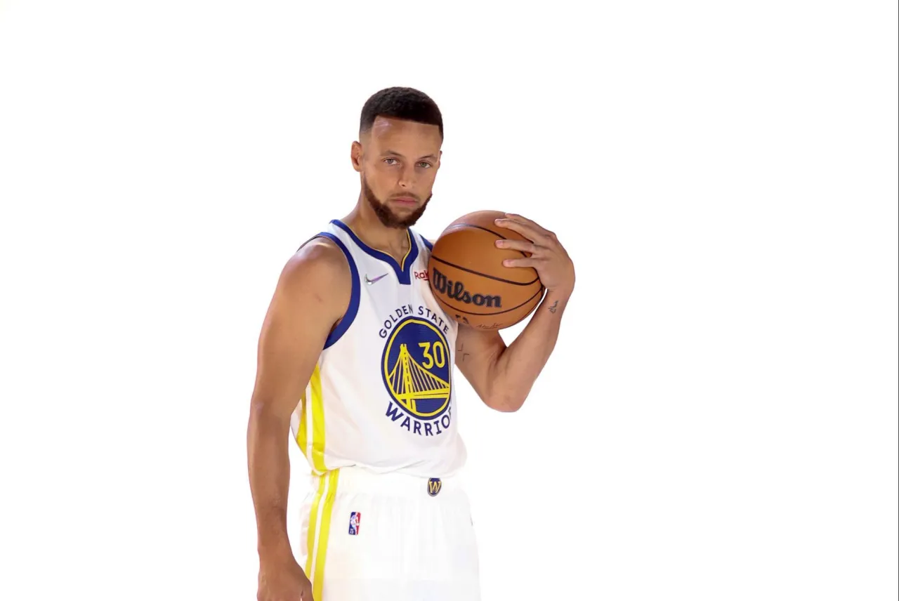 Zdjęcie Ile zarabia Stephen Curry? Zaskakujące fakty o jego dochodach