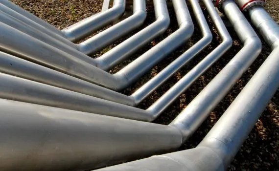 pofałdowana rura po nieprawidłowym gięciu