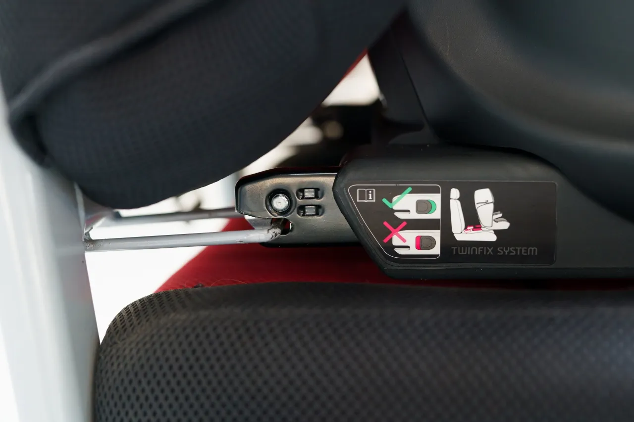 Montaż nosidełka baza ISOFIX