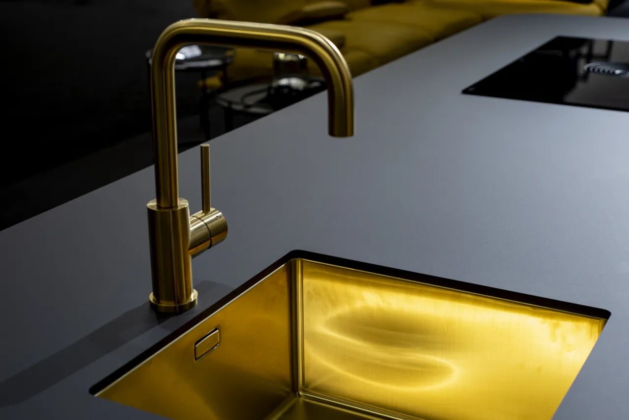 nowoczesna kuchnia cienki blat matowy