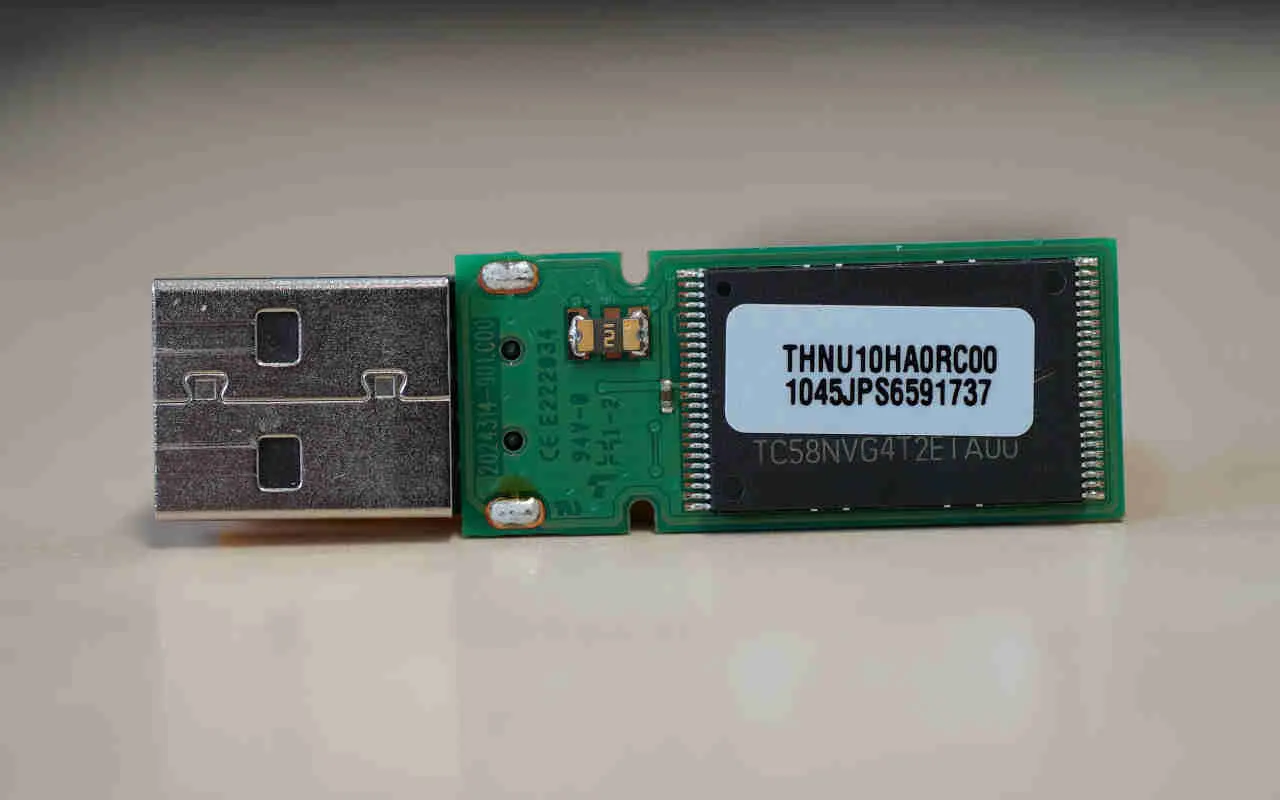 Laboratorium odzyskiwania danych z pendrive'a