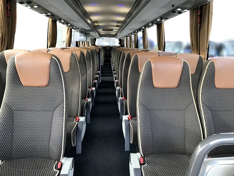 standardowy autokar turystyczny wnętrze