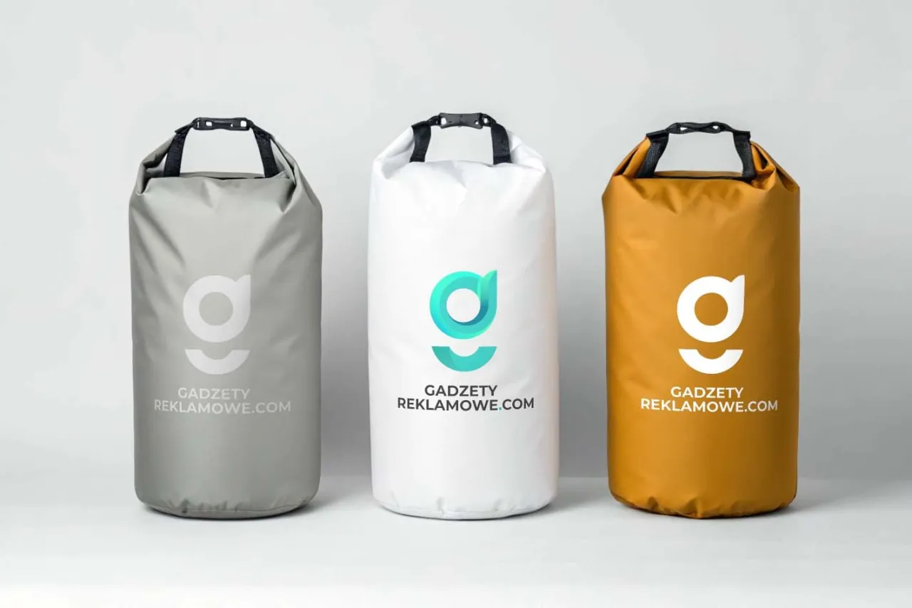 Trzy worki reklamowe w r&oacute;żnych kolorach z logo 