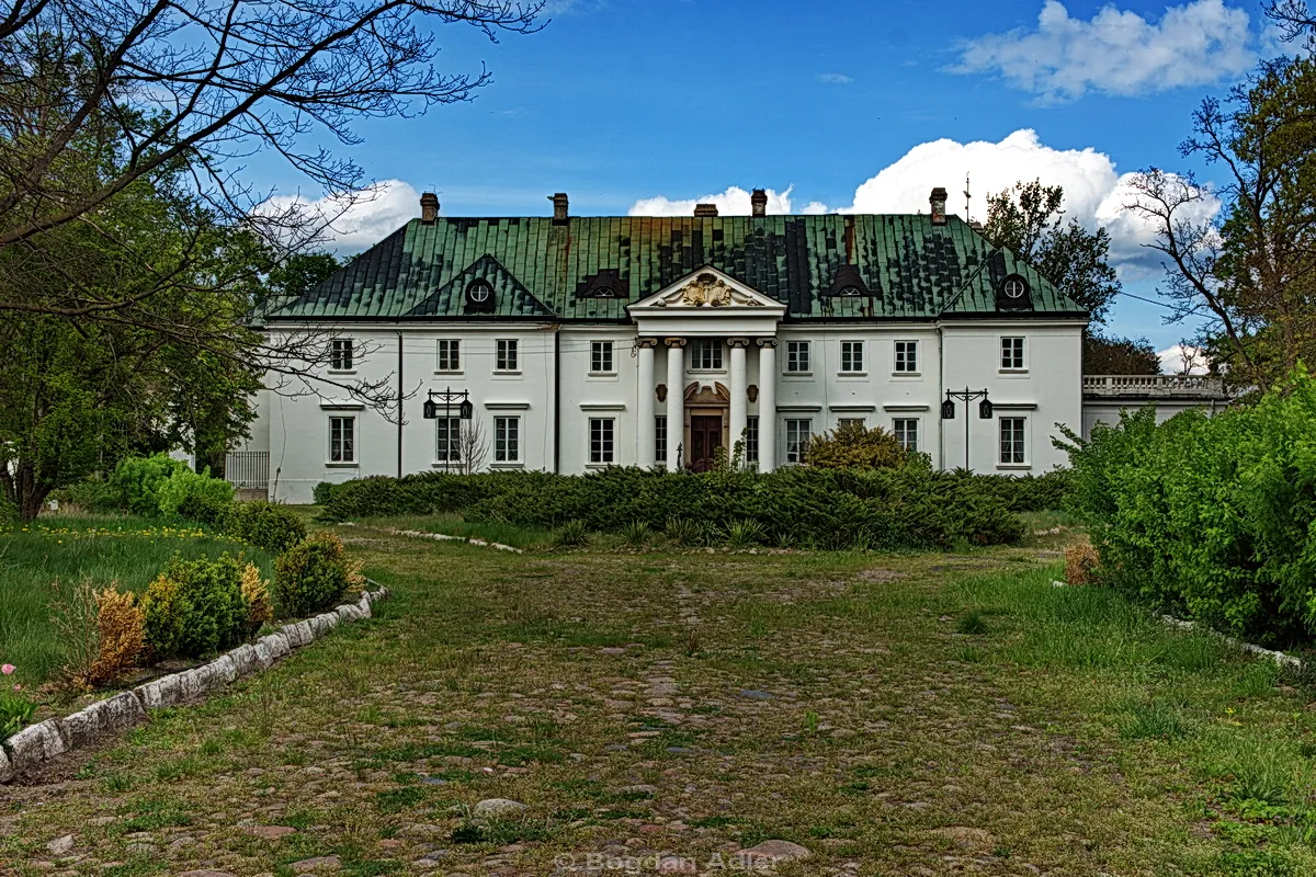 Zdjęcie Pałac w Luszynie: Fascynująca historia i architektura, którą musisz poznać