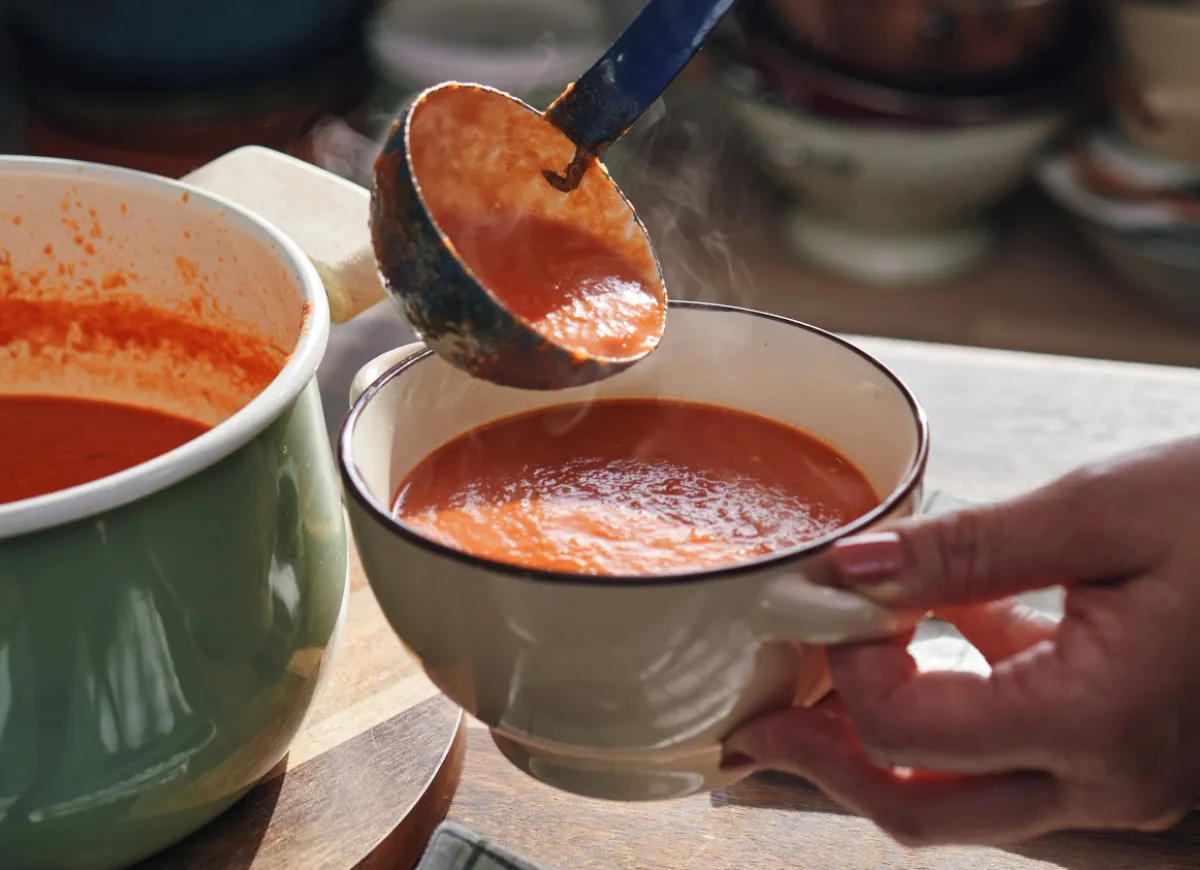 różne rodzaje śmietany do zupy pomidorowej