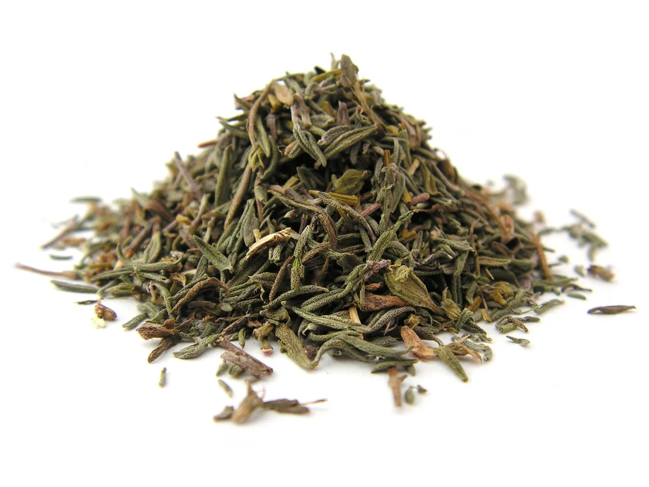 Świeży tymianek i suszony tymianek obok siebie