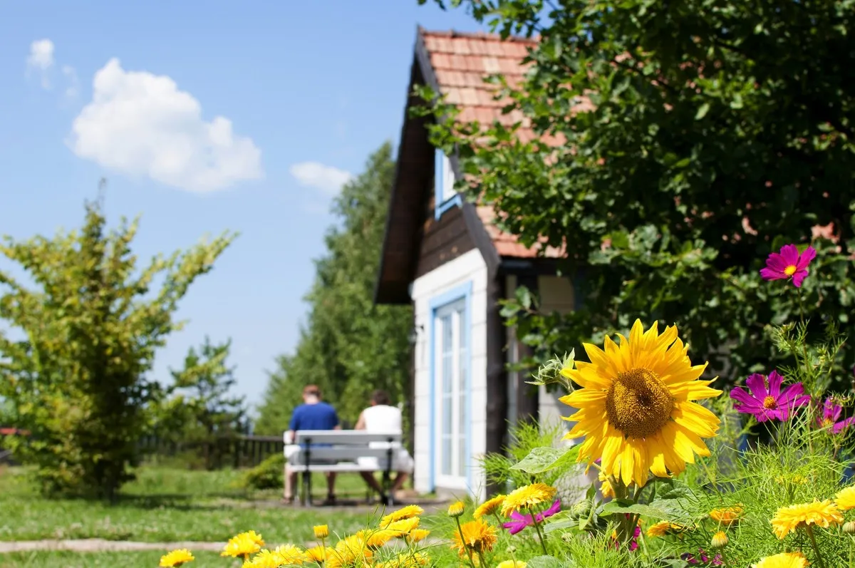 różne typy tanich noclegów agroturystyka hostele