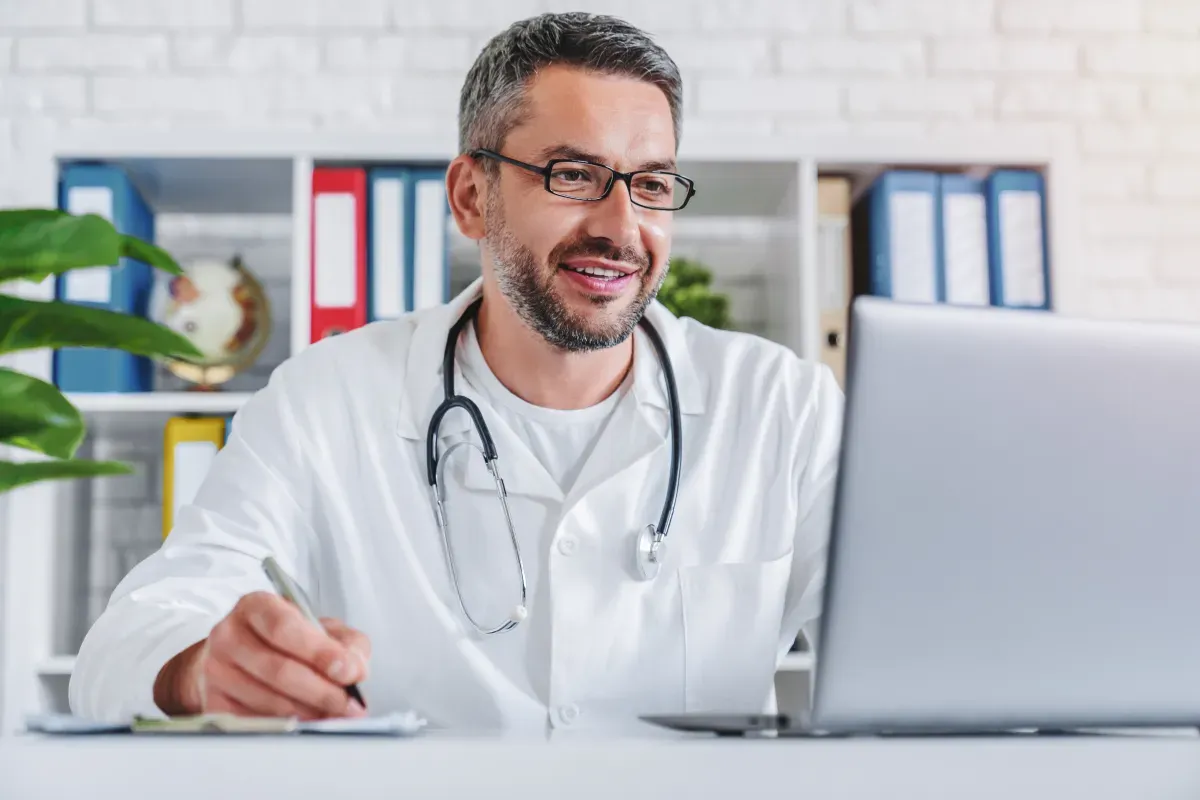 lekarz wystawiający L4, kalendarz z zaznaczonymi dniami