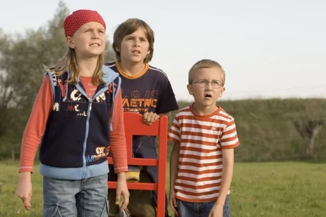 Ilustracja Kuki Tosia Filip Magiczne Drzewo Czerwone Krzesło