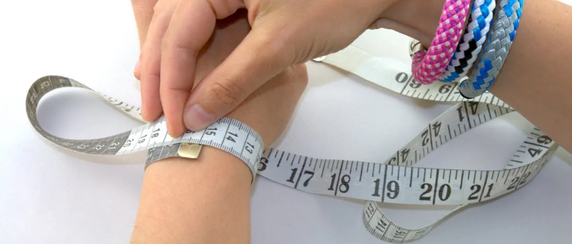 Zdjęcie Jak zmierzyć rozmiar bransoletki i uniknąć nieodpowiedniego dopasowania