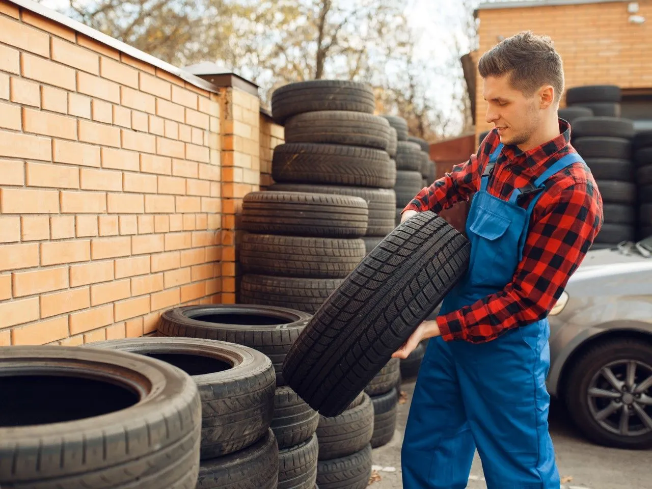porównanie opon bieżnikowanych nowych i używanych infografika