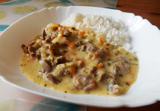 Różne sposoby podania gulaszu z żołądków