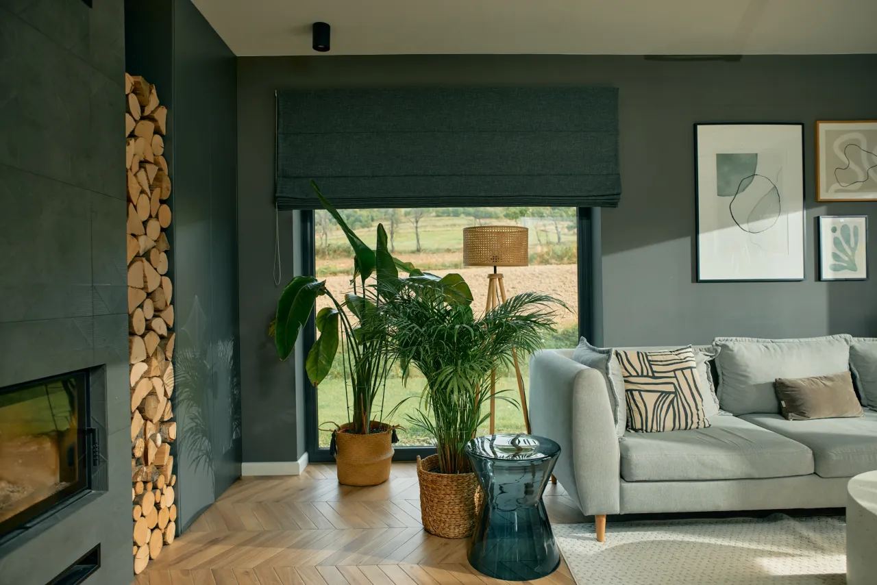 rolety rzymskie w salonie, rolety dzień noc w kuchni, rolety plisowane w sypialni