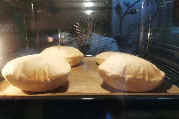 domowe ciasto na pita wyrabianie