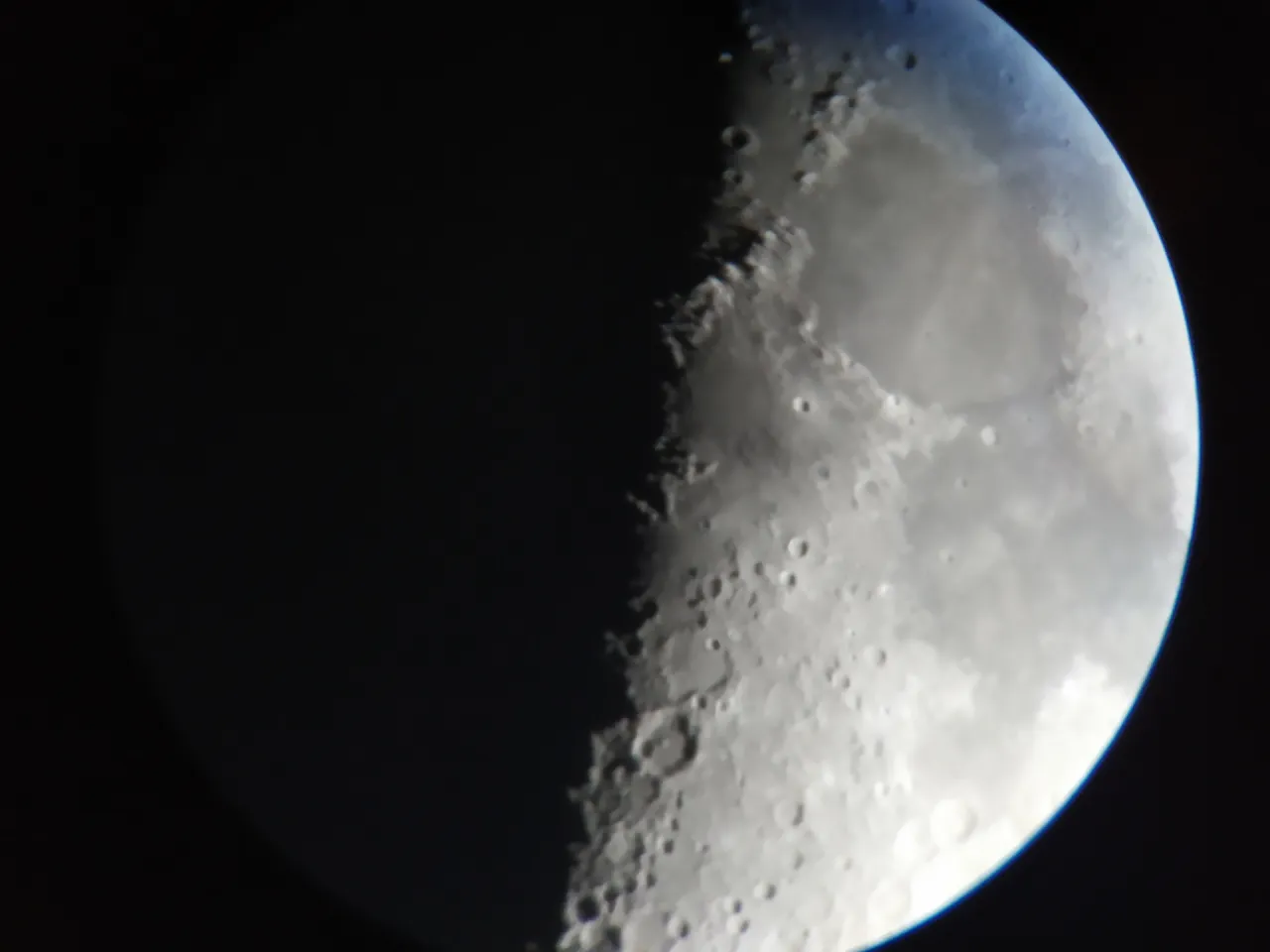 zdjęcie księżyca zrobione telefonem xiaomi