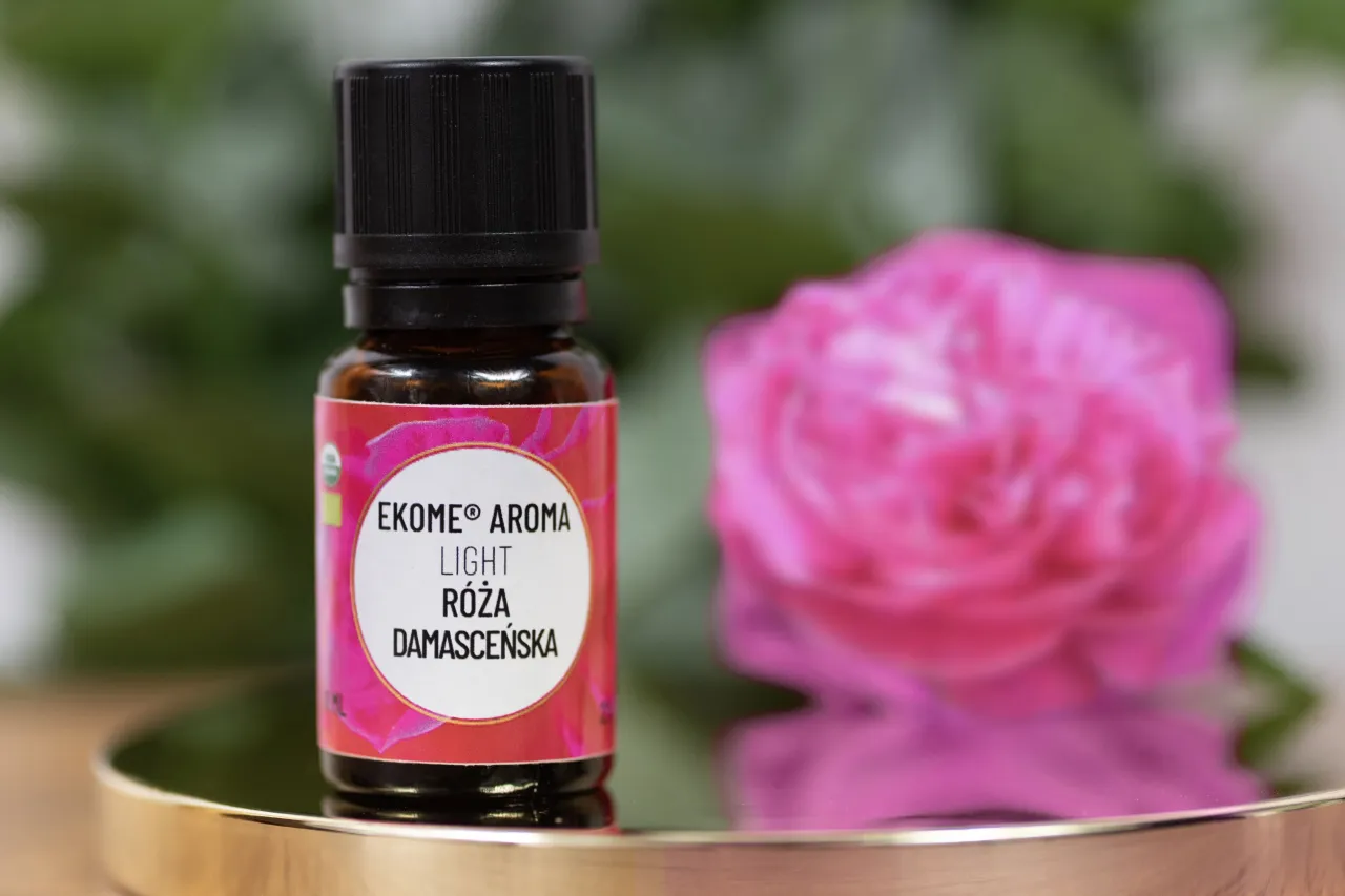Bułgarskie kosmetyki r&oacute;żane, olejek r&oacute;żany, r&oacute;ża damasceńska