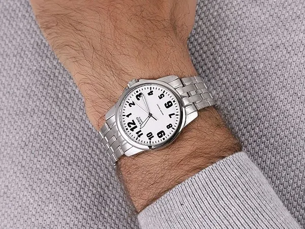 różne style zegarków męskich do 200 zł