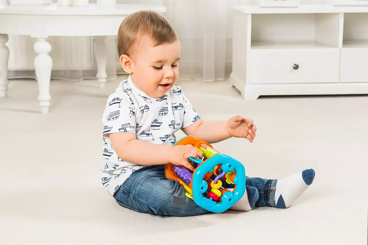 Zabawy poznawcze dla rocznego dziecka, sortery kształtów