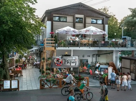 restauracja z placem zabaw jastrzębia góra