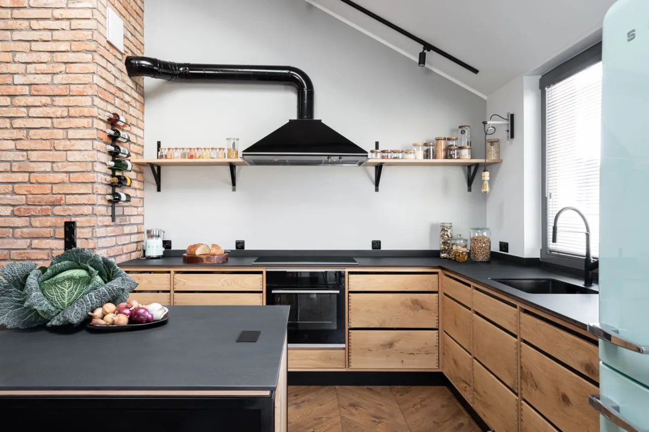 czarny zlew drewniany blat kuchnia loft industrialna