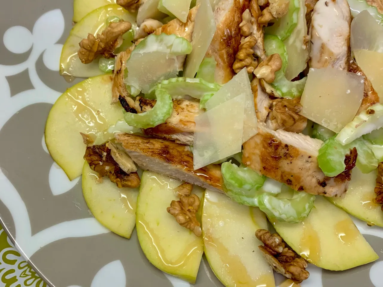 Insalata mele noci pollo grigliato