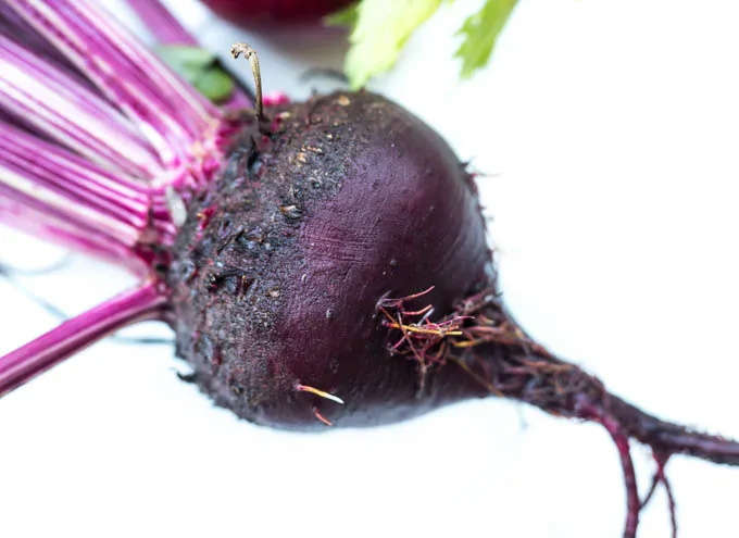 surowy burak do koktajlu, burak gotowany, burak pieczony