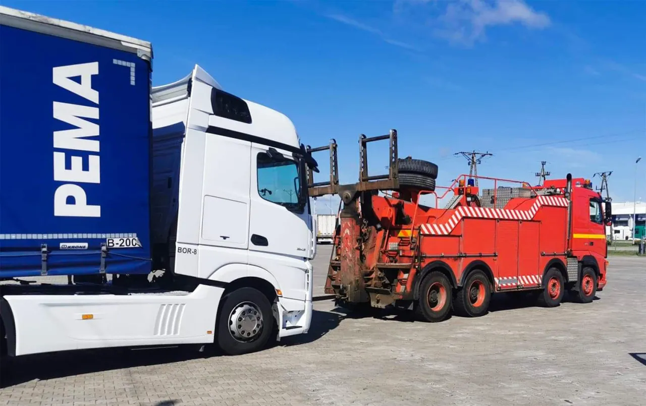 Holowanie ciężar&oacute;wki na sztywnym holu