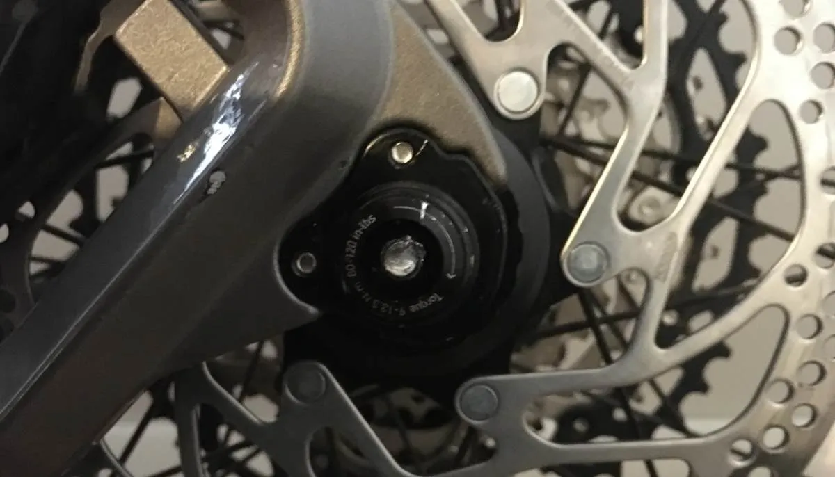 zapieczona oś rowerowa, problemy z demontażem koła