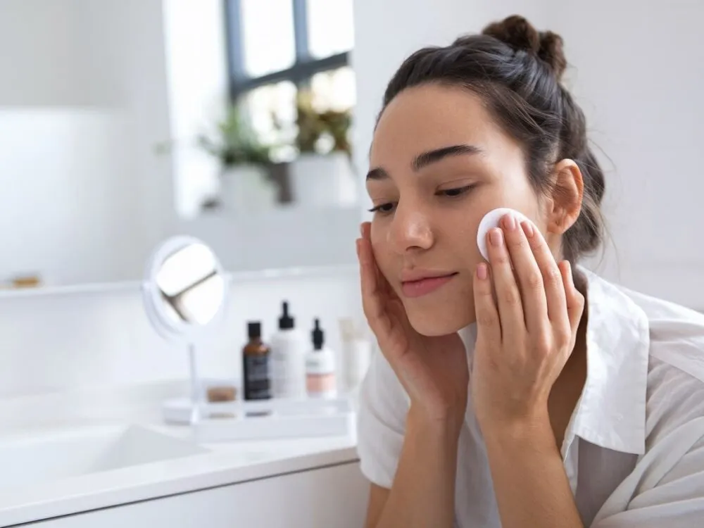 pielęgnacja skóry przed makijażem, oczyszczanie twarzy, nawilżanie skóry