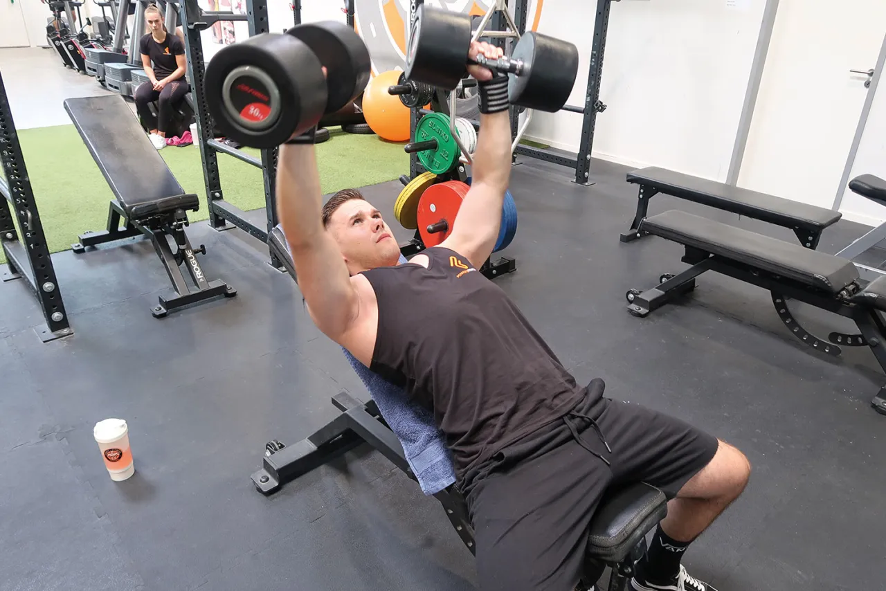 Häufige Fehler Kurzhantel Bankdrücken