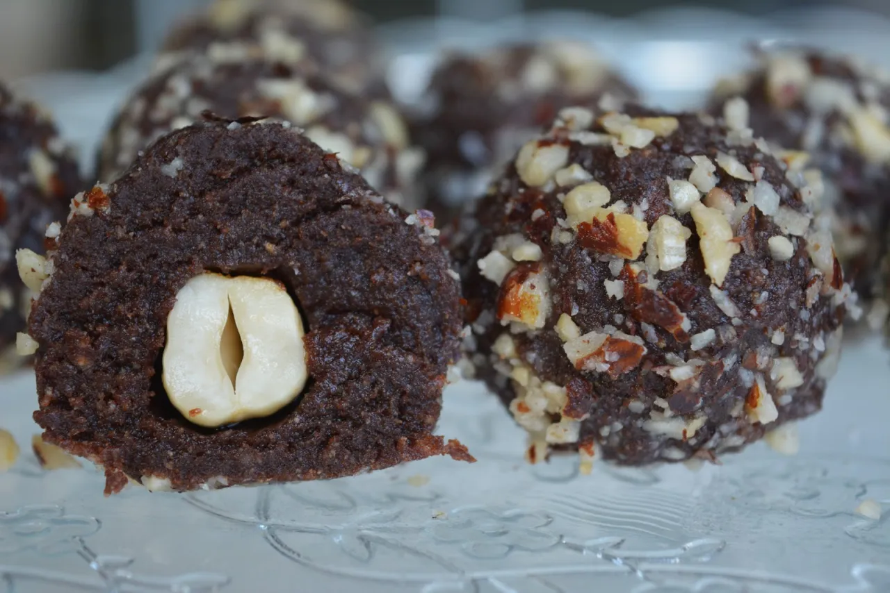 Bezglutenowe pralinki podobne do Ferrero Rocher