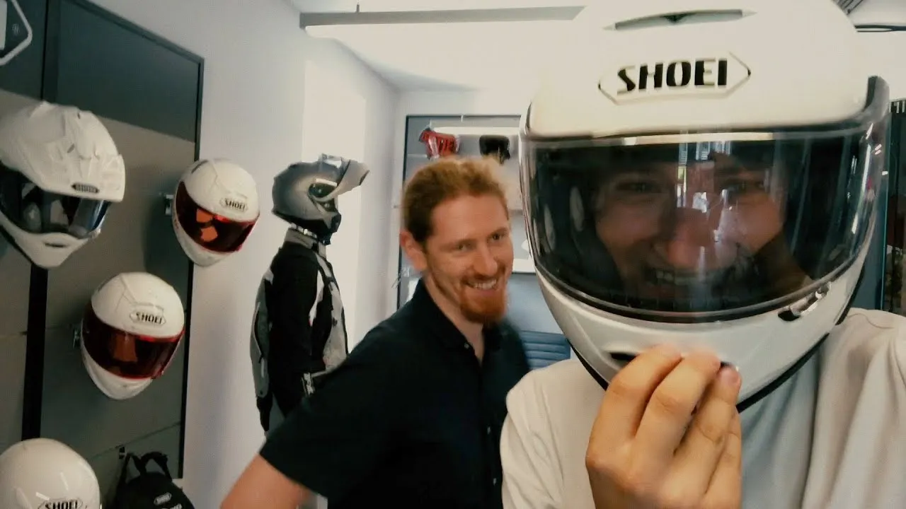 źle dopasowany kask motocyklowy konsekwencje