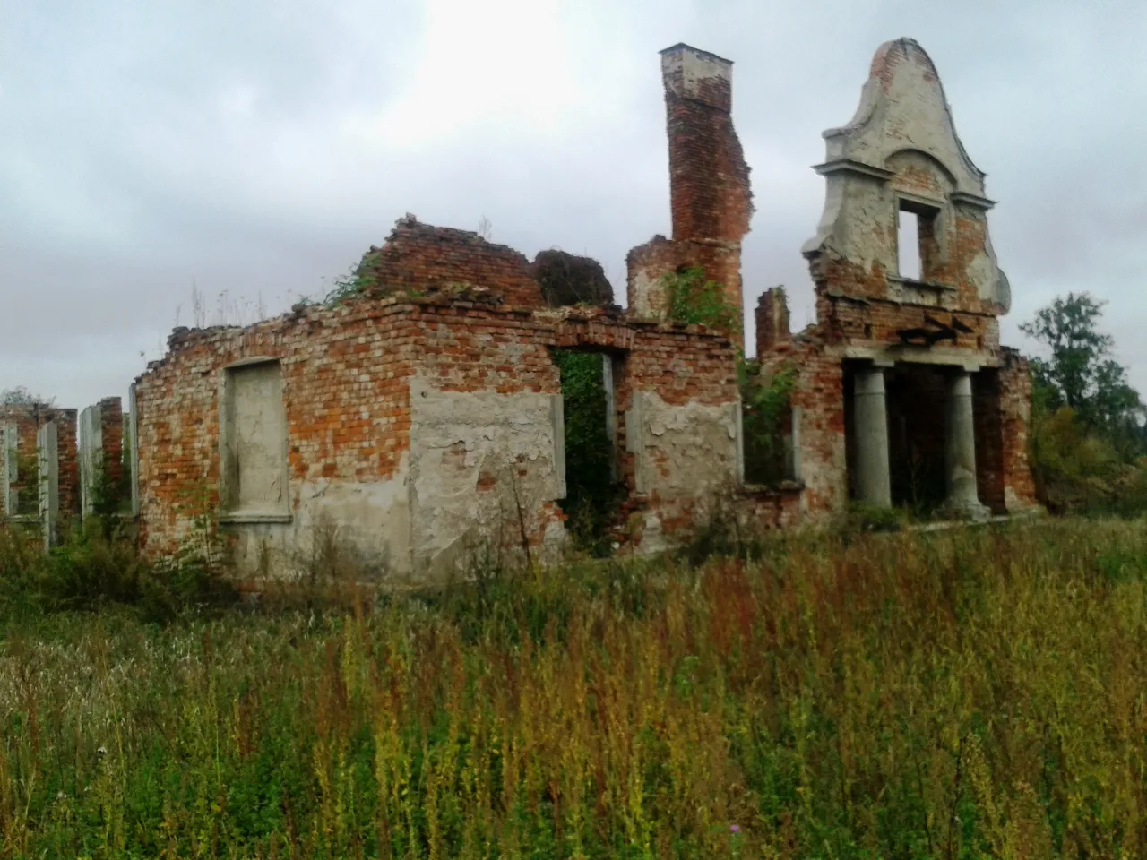 Ruiny dworu Klukowo duchy legendy