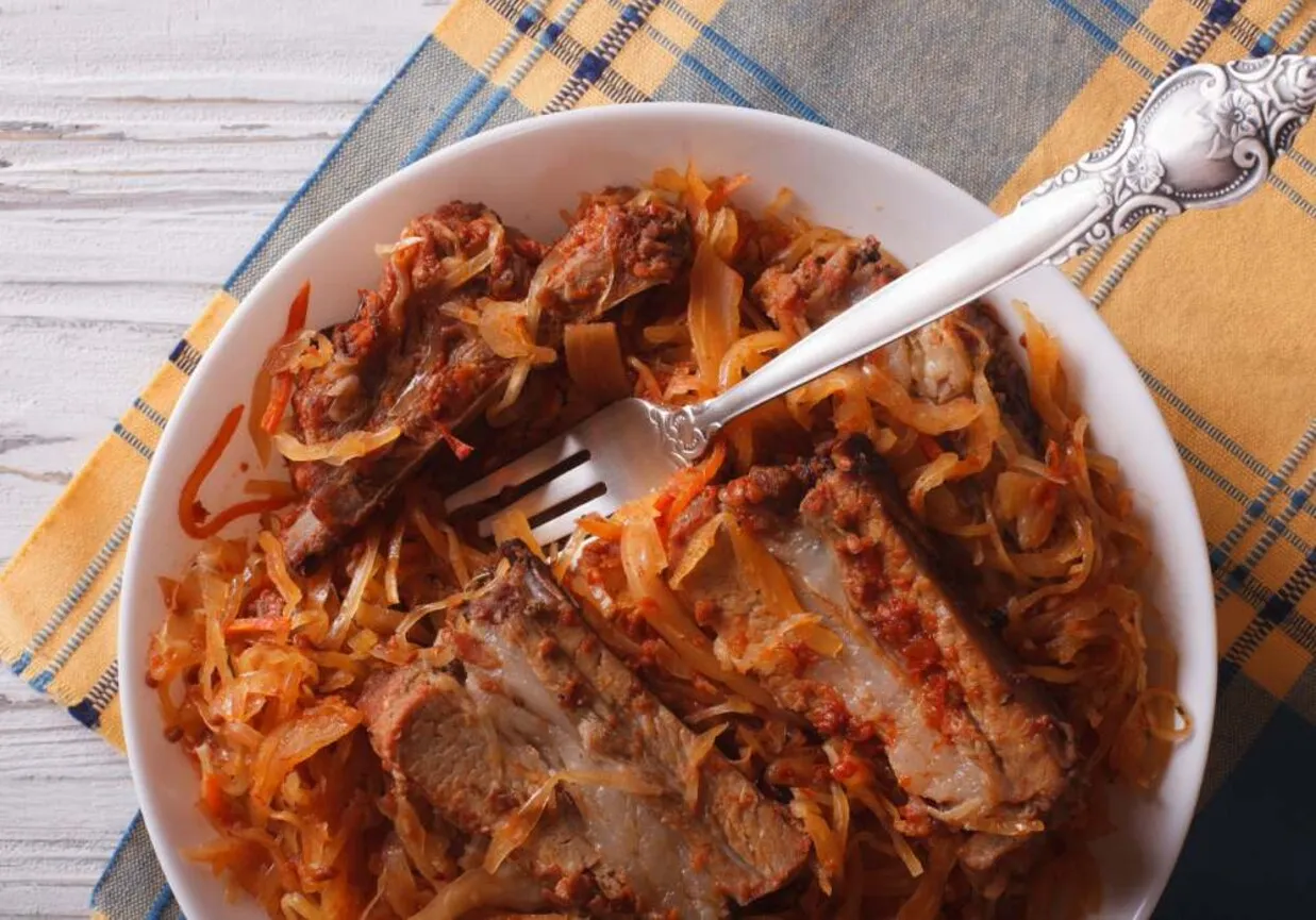 żeberka w kapuście kiszonej