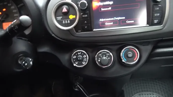 Zdjęcie Jak szybko włączyć klimatyzację w Toyocie Yaris - Poradnik