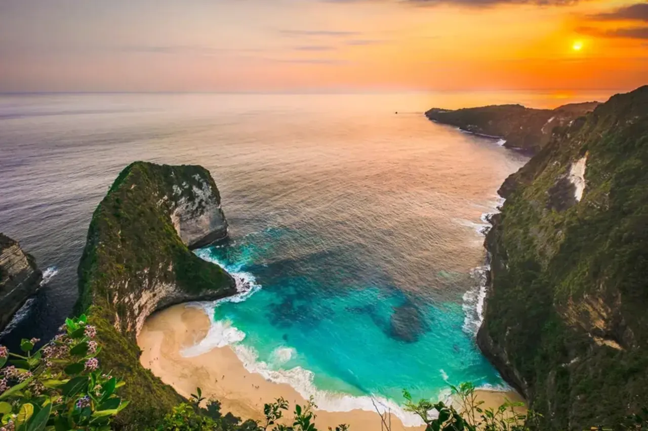 Nusa Penida Kelingking Beach