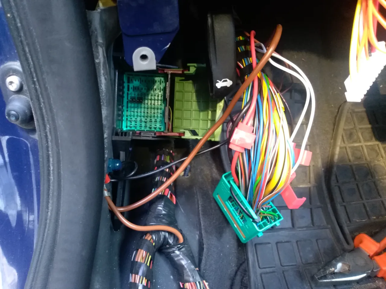 Opel Astra G lokalizacja sterownika centralnego zamka