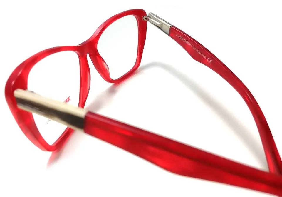 stylizacje czerwone oprawki neutralne kolory