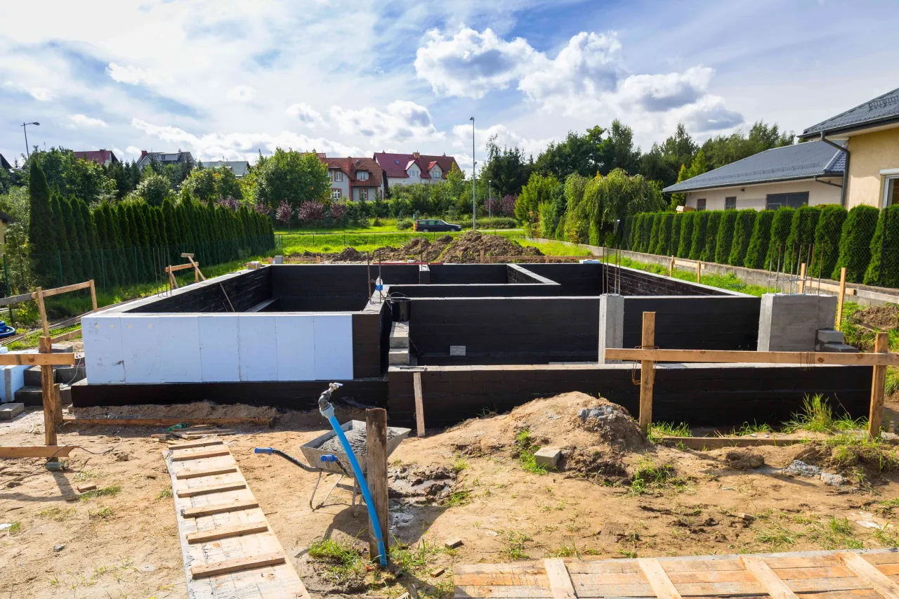 Układanie styropianu fundamentowego schemat