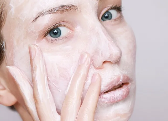 Zdjęcie Peeling: co to jest i jak odmienia skórę? Rodzaje i korzyści