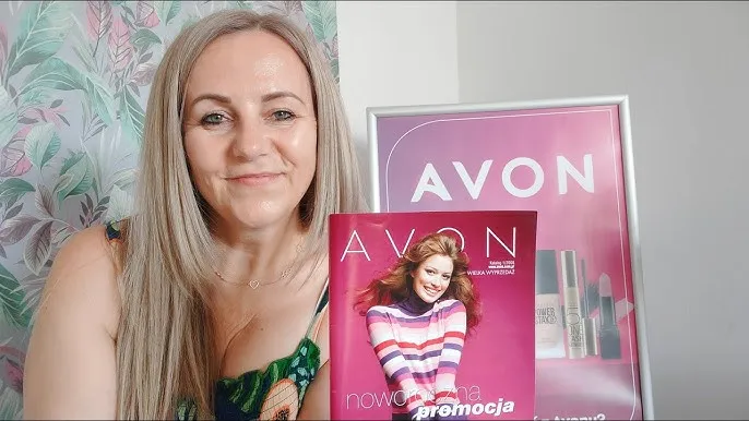 paczka z kosmetykami avon i katalogiem