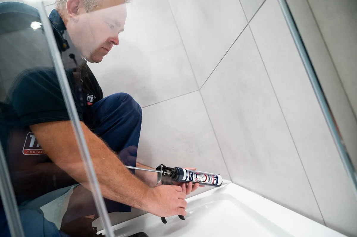 profesjonalna wymiana silikonu krok po kroku