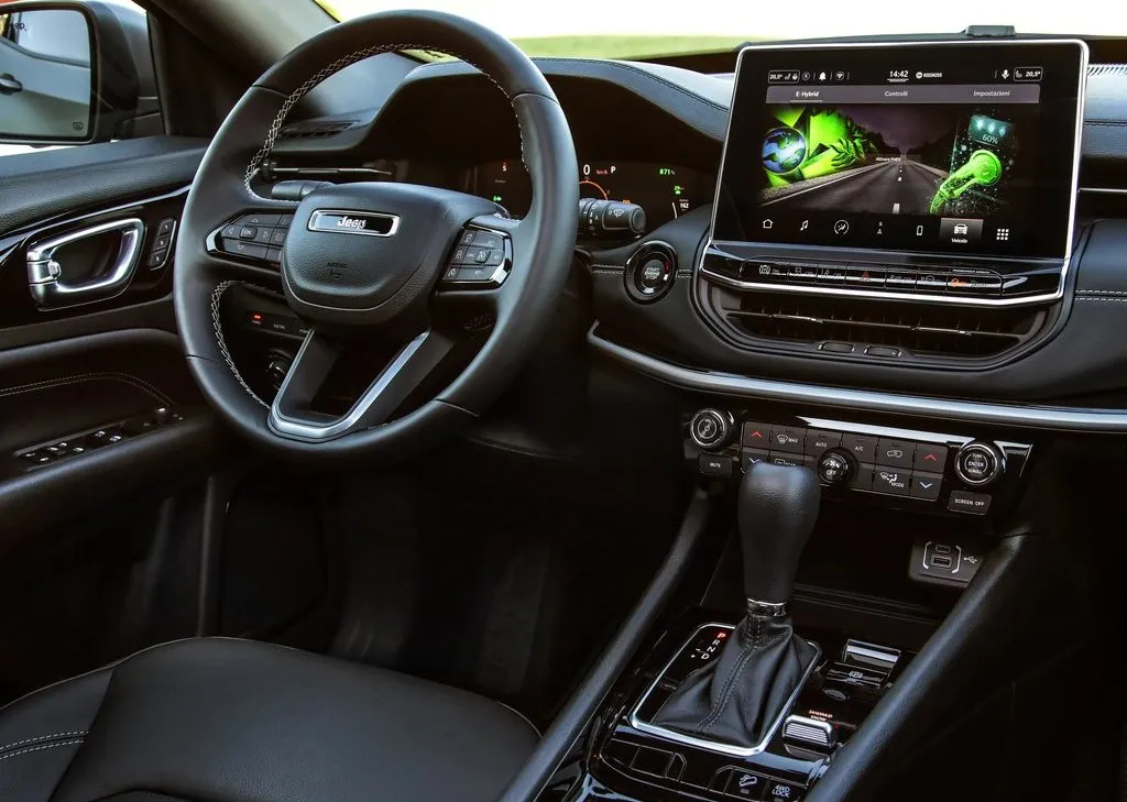 Jeep Compass II generacji lifting 2021 wnętrze deska rozdzielcza