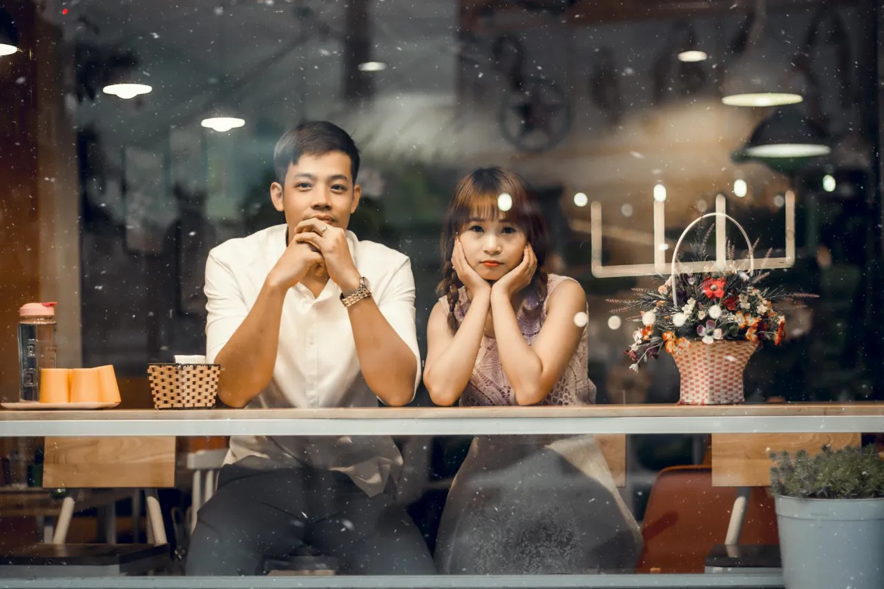 Para rozmawia o przyszłości, różnica wieku, szczera rozmowa