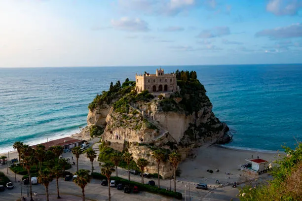 Tropea panoramiczny widok sanktuarium Santa Maria dell'Isola