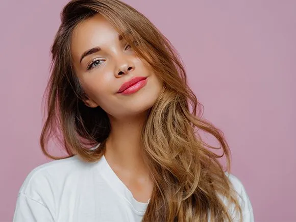 idealne kolory włos&oacute;w dla ciepłej cery