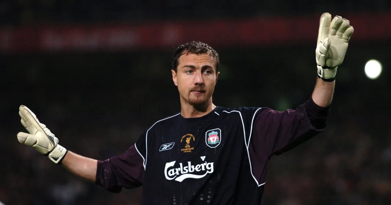 Jerzy Dudek w bramce Liverpoolu, świętujący zwycięstwo w Lidze Mistrzów. Ile razy Liverpool wygrał Ligę Mistrzów? To był jeden z tych momentów!