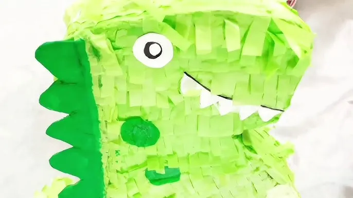 Zdjęcie Jak łatwo stworzyć piniatę dinozaura DIY na wyjątkowe przyjęcie