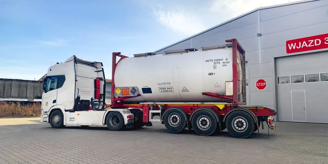 Nowe naczepy Wielton r&oacute;żne typy