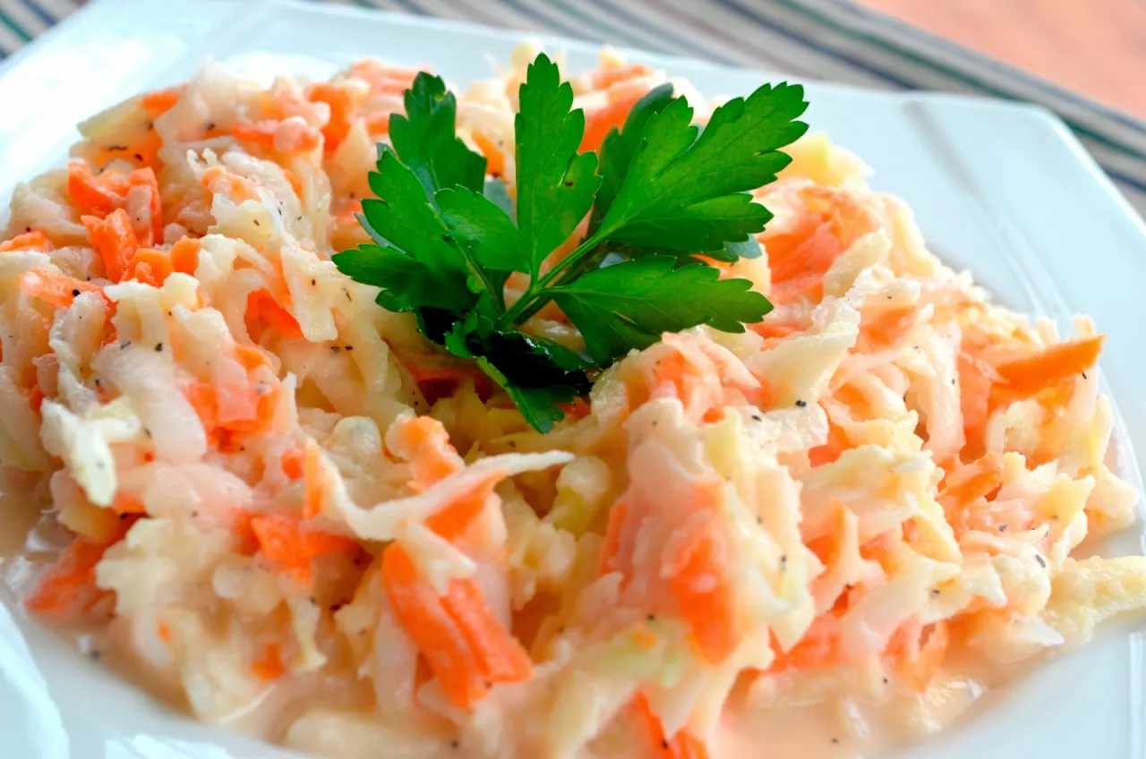 surówka z kalarepy marchewki i jabłka